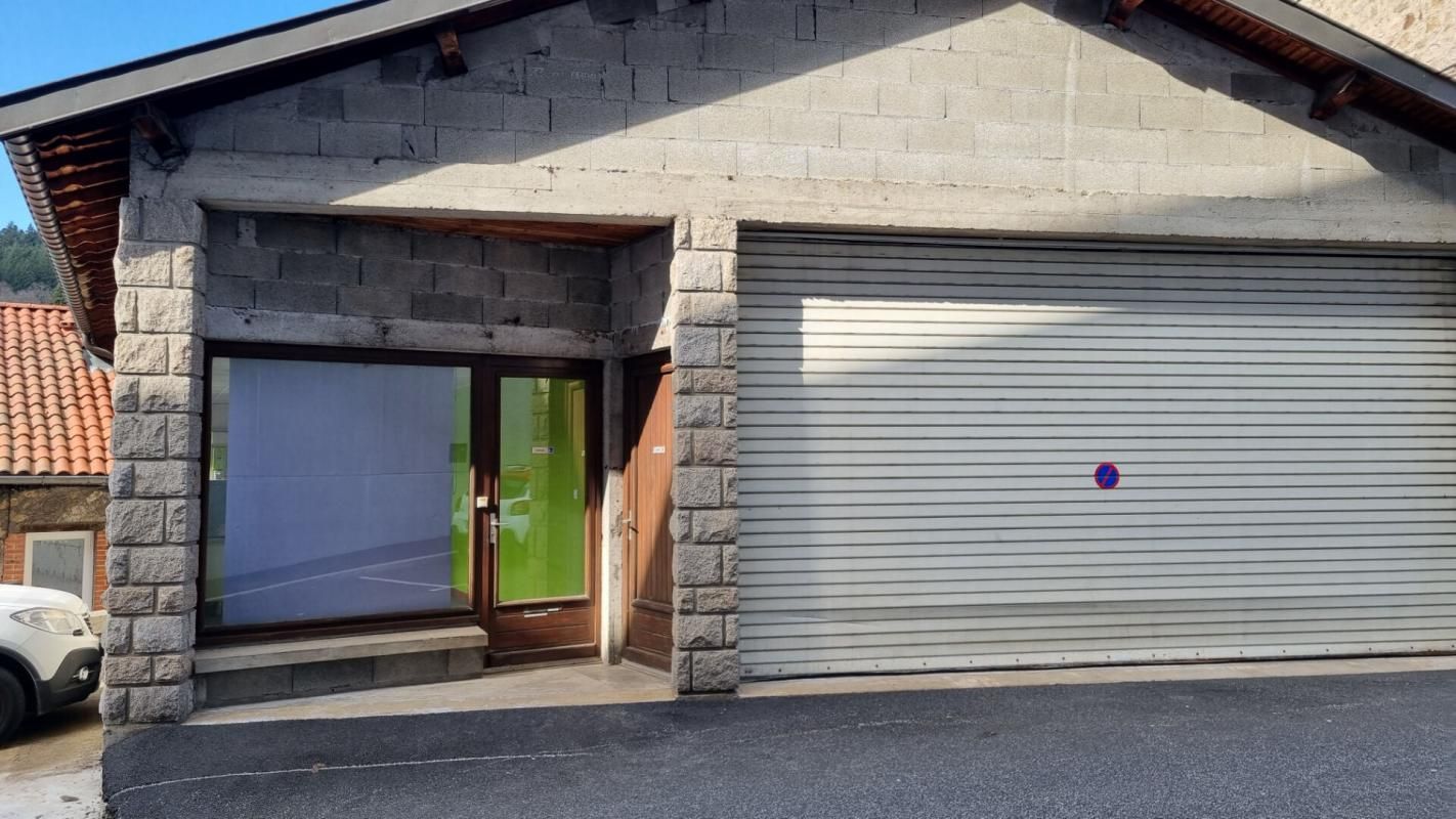 DUNIERES Dunières Centre 43220 300m² d'entrepôt et plateau 3