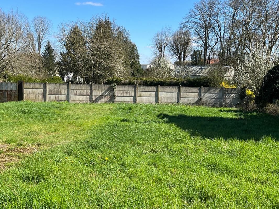 Terrain prêt à BATIR surface : 601 m2 - AXE COMPIEGNE/NOYON