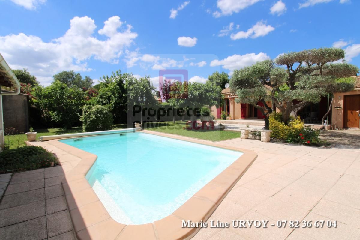 Maison de plain-pied Graveson 13690 - 3 chambres -  piscine - garage - jardin