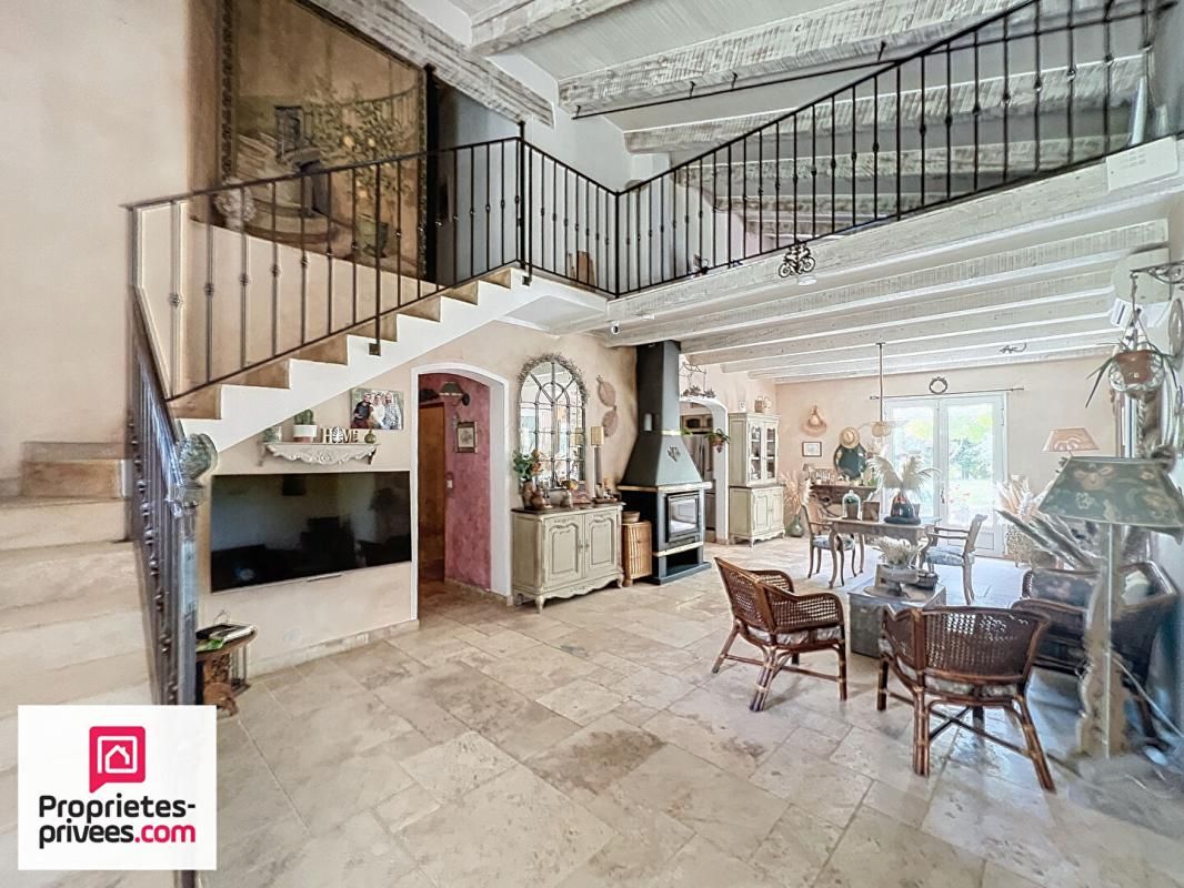 RIANS RIANS Villa T5 185 m² avec piscine, atelier sur 1625 m² 4