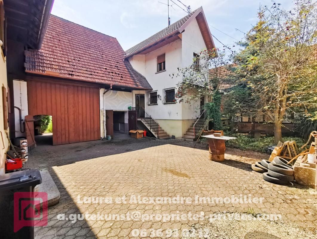 Ensemble immobilier de 8 pièces d'environ 241 m²