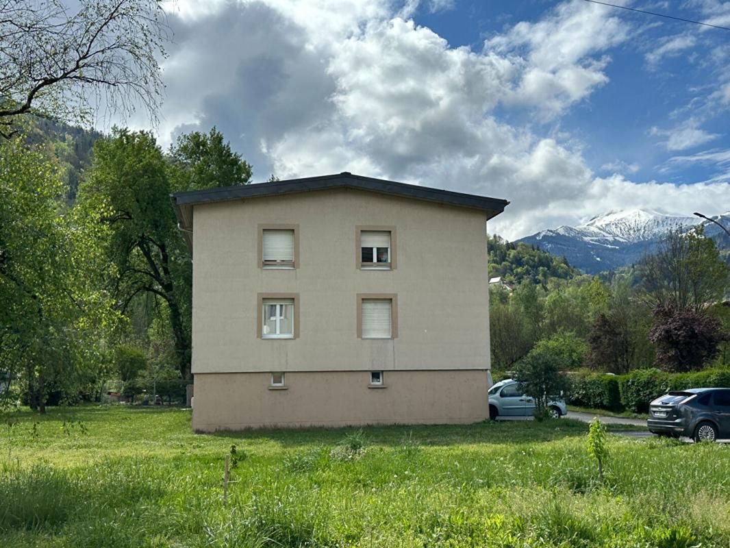 PASSY IMMEUBLE 334 M2 sur terrain constructible 3000 m2 ,2 100 000 euros 2