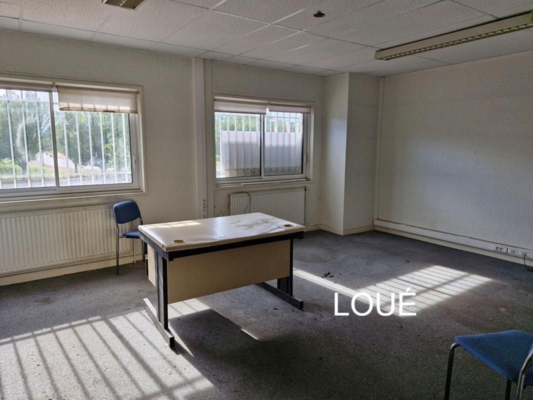 ROANNNE - LOCAL D'ACTIVITE, ENTREPÖT DE 720 M², BUREAUX, PARKING