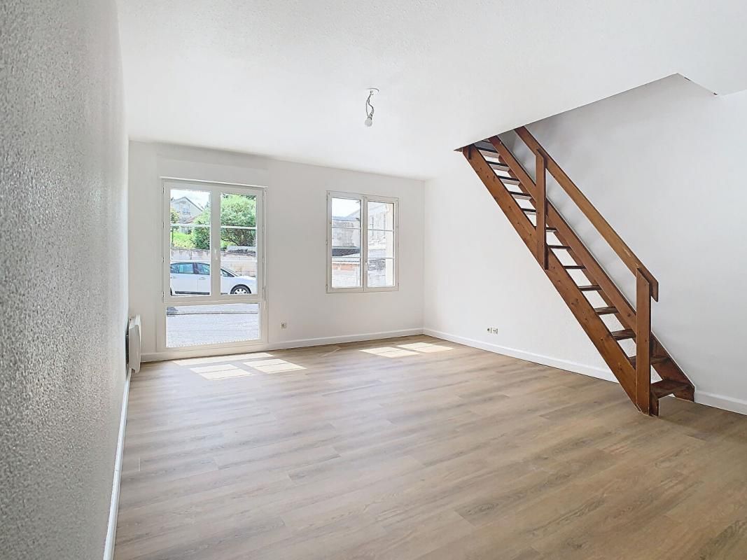 APPARTEMENT DUPLEX - T2 - 49M² - PARKING PRIVE - 60140 LIANCOURT