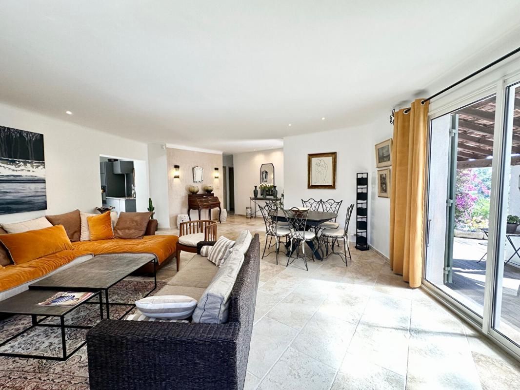 BANDOL Villa T5 contemporaine + T3 indépendant  -  Vue mer et nature - 2