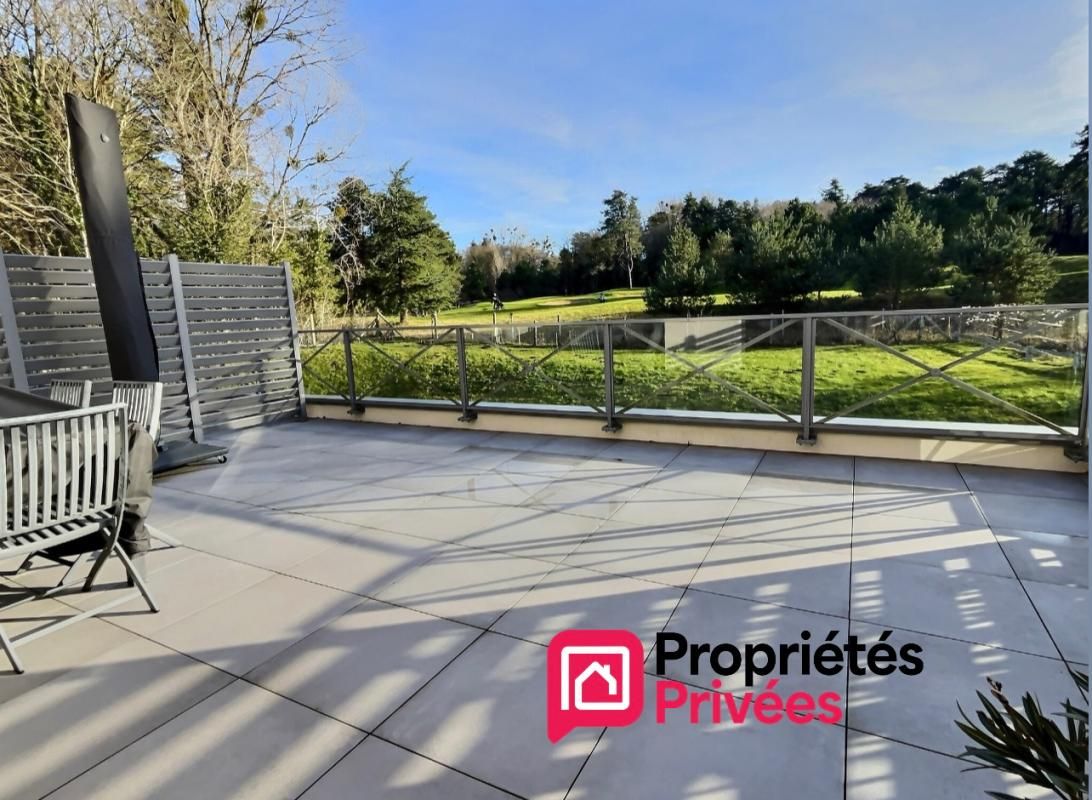 Superbe duplex 2 CHAMBRES , terrasse , garage et cave avec vue golf - 72.43 m2