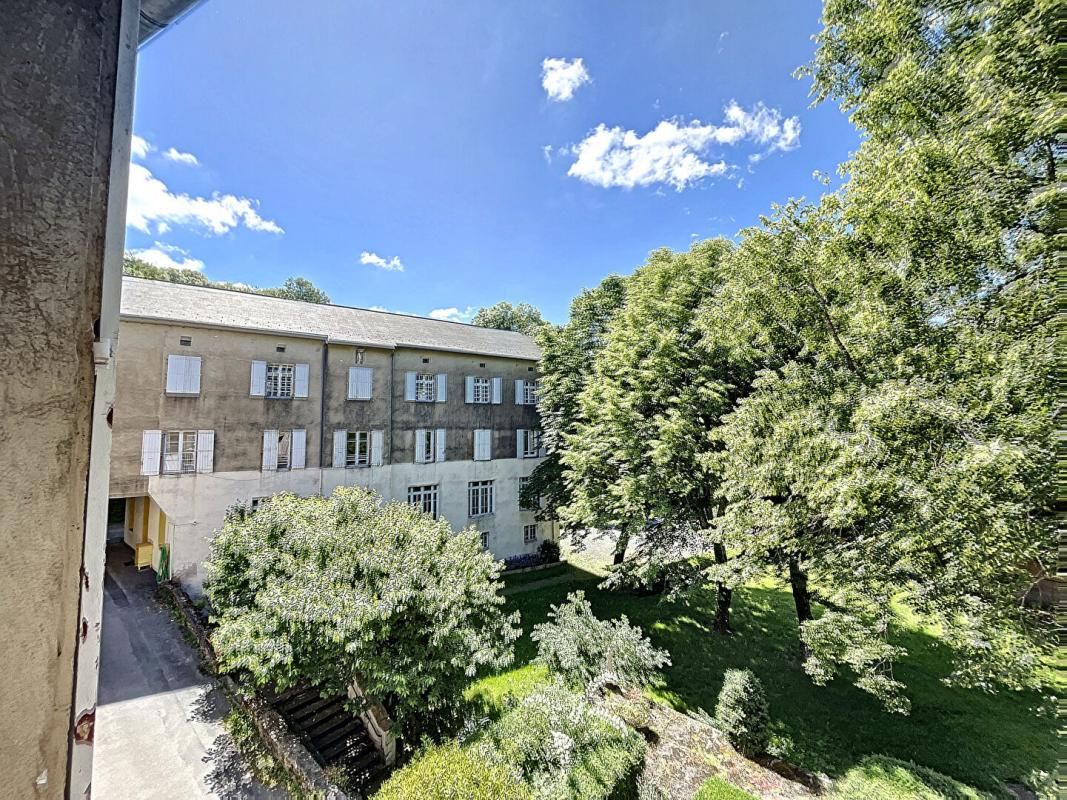 ESPERAUSSES Ensemble immobilier - 65 pièces - 4000 m2 2