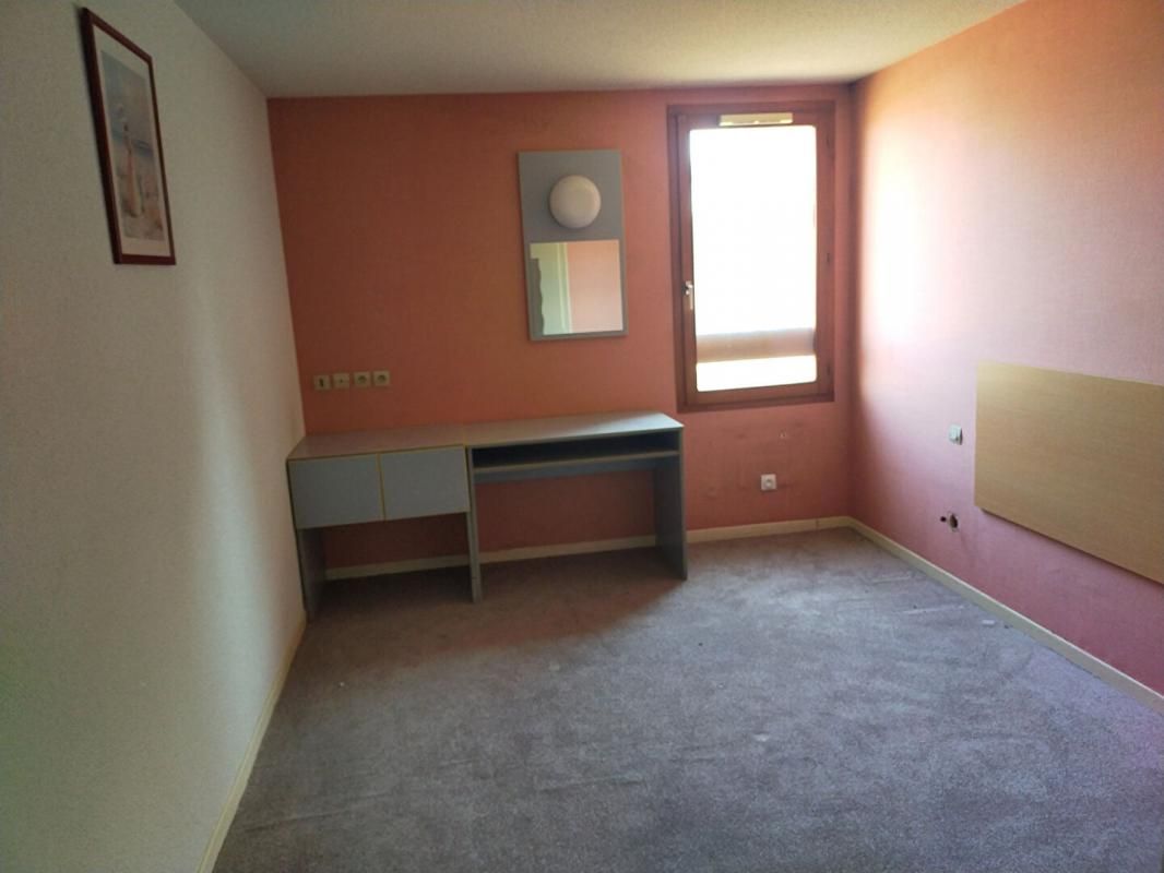 ROANNE PARIGNY - MURS COMMERCIAUX , HOTEL 42 CHAMBRES, RESTAURANT 2