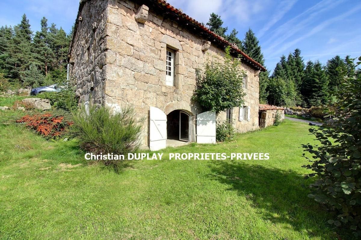 SAINT PAL DE MONS 43620 rare à la vente EXCLUSIVITE authentique fermette en pierre offrant une vue panoramique sur les sucs et les villages environnants