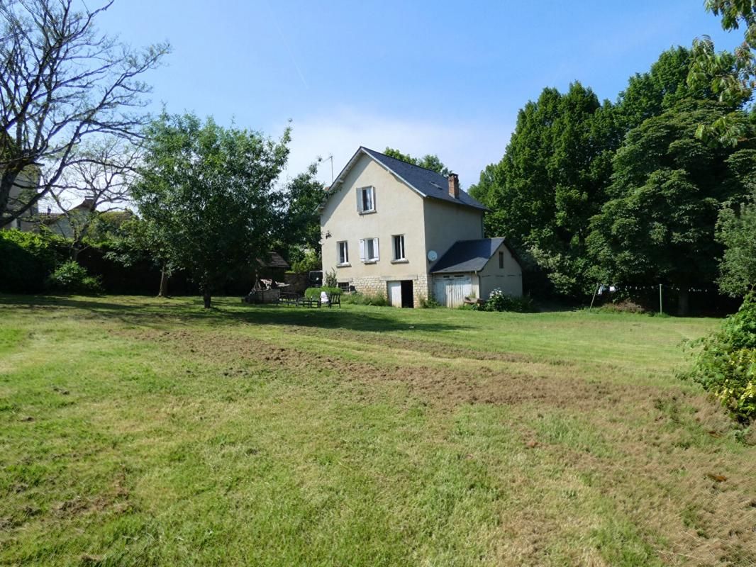 HAUTEFORT Maison 3 chambres / 2 garages / terrain 1302m² 2