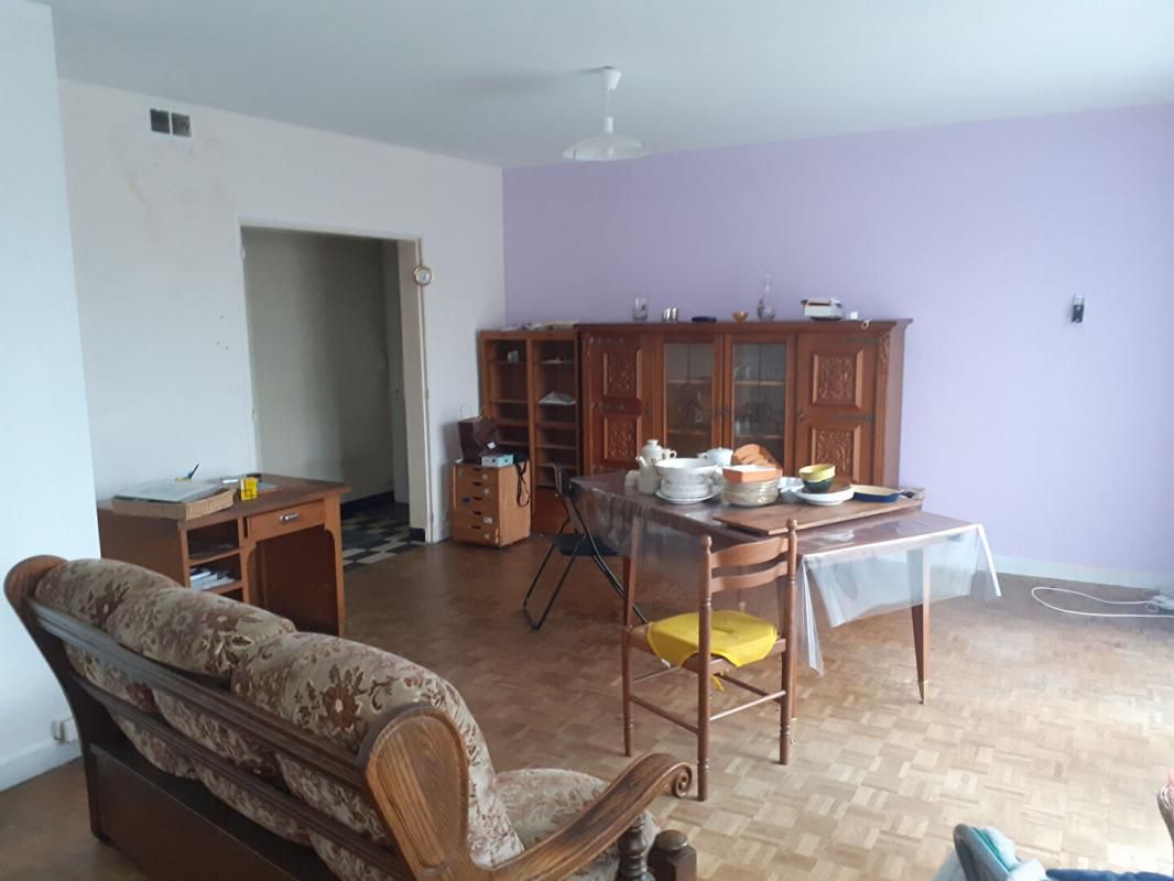 BAUGÉ-EN-ANJOU Maison Bauge En Anjou 5 pièce(s) 80 m2 2