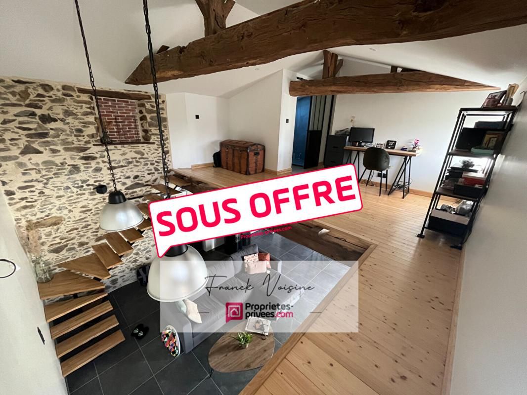 Maison Mouchamps  A VENDRE - 2 Chambres, Mezzanine, 114 m2 env sur terrain de 6800 M2 env