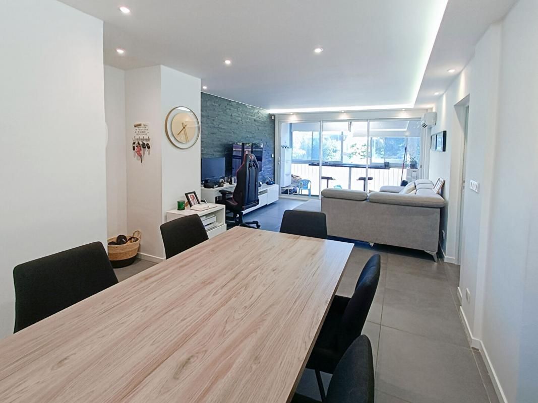 TOULON Quartier Brunet  Appartement T4 Traversant dans résidence calme 2