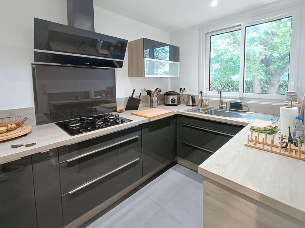 TOULON Quartier Brunet  Appartement T4 Traversant dans résidence calme 3