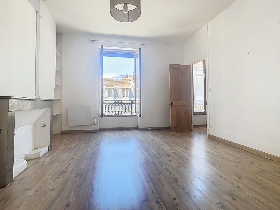 T3 de 60m2 à rénover  - Verdun / Place de l'étoile