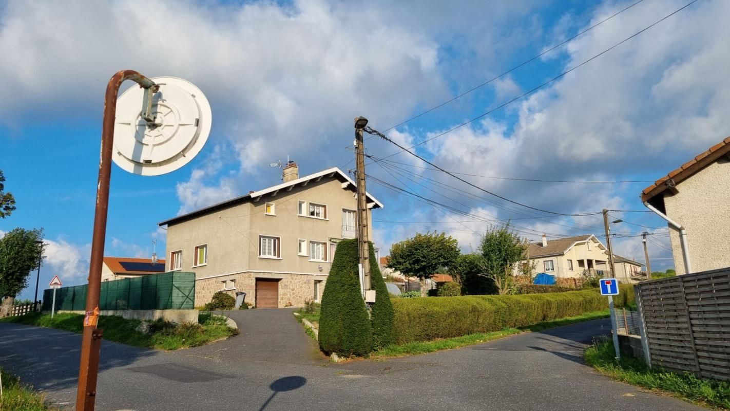 MONTFAUCON-EN-VELAY Montfaucon 43290 maison traditionnelle sur sous-sol complet 188m² habitables 5 chambres sur 1400m² de terrain 1