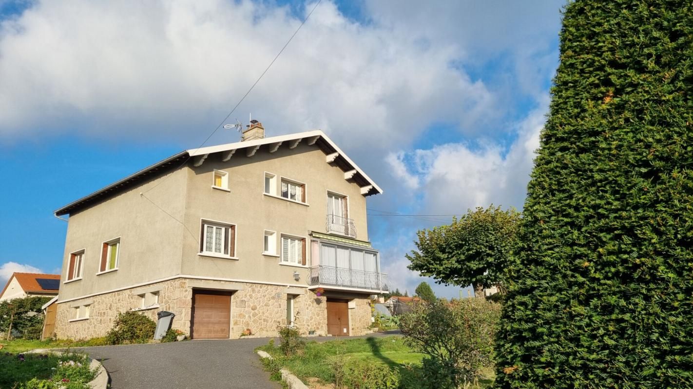 MONTFAUCON-EN-VELAY Montfaucon 43290 maison traditionnelle sur sous-sol complet 188m² habitables 5 chambres sur 1400m² de terrain 2