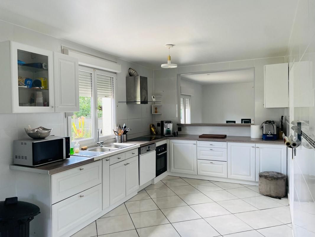 DREUX Superbe maison 5 chambres avec sous-sol total, garage, 1264m2 terrain à Vernouillet 2
