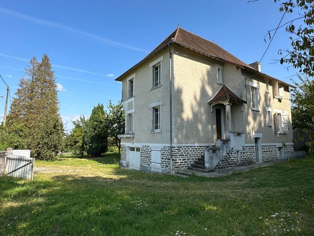 24450 LA COQUILLE - MAISON DE VILLE