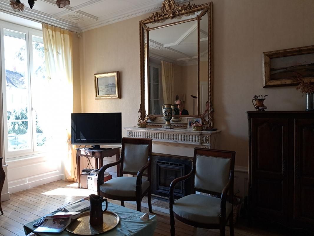 CHALON-SUR-SAONE Appartement 5 pièce(s) 2