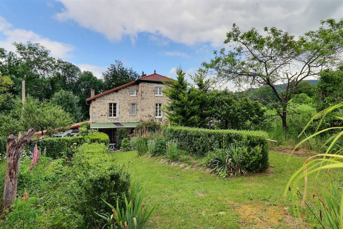 LE BRUGERON Maison Le Brugeron 7 pièce(s) 150 m2 + jardin 2