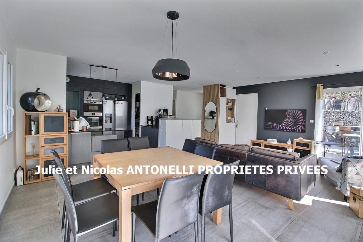 SAINT-GENEST-LERPT Maison 147m² habitables, 4 chambres dont un studio indépendant, piscine et spa 3