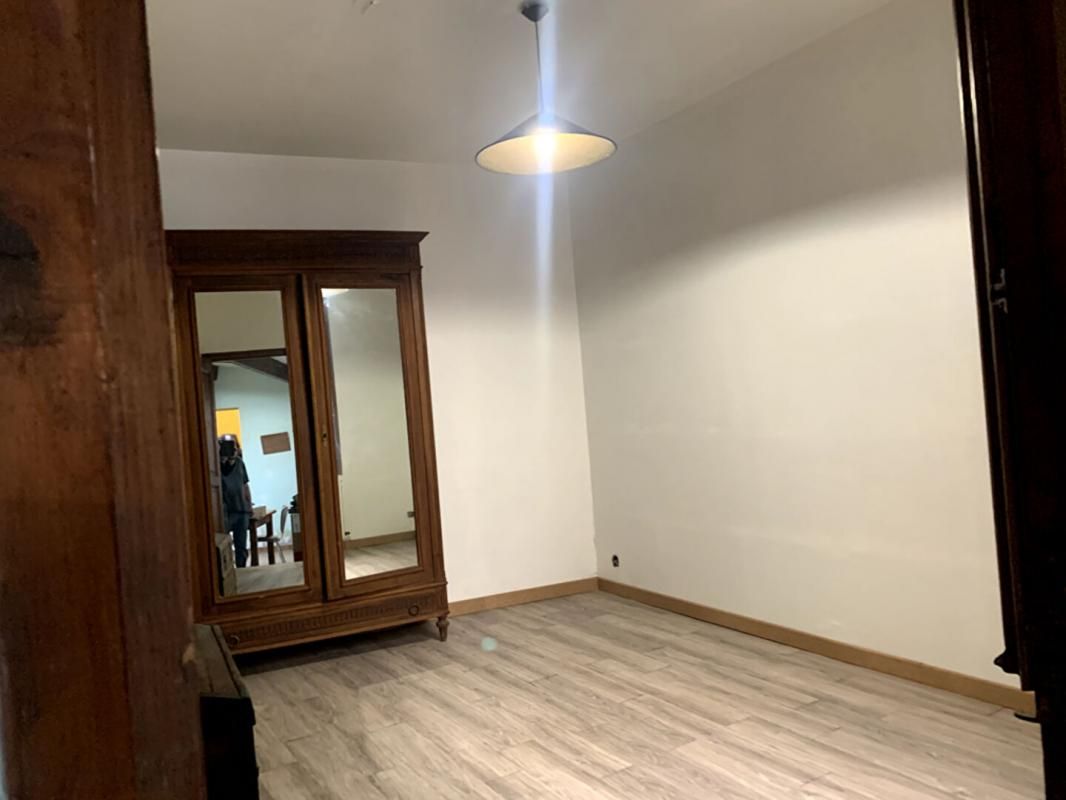 MARSEILLE-1ER-ARRONDISSEMENT Appartement de 83 m2 en rez de chaussée 4