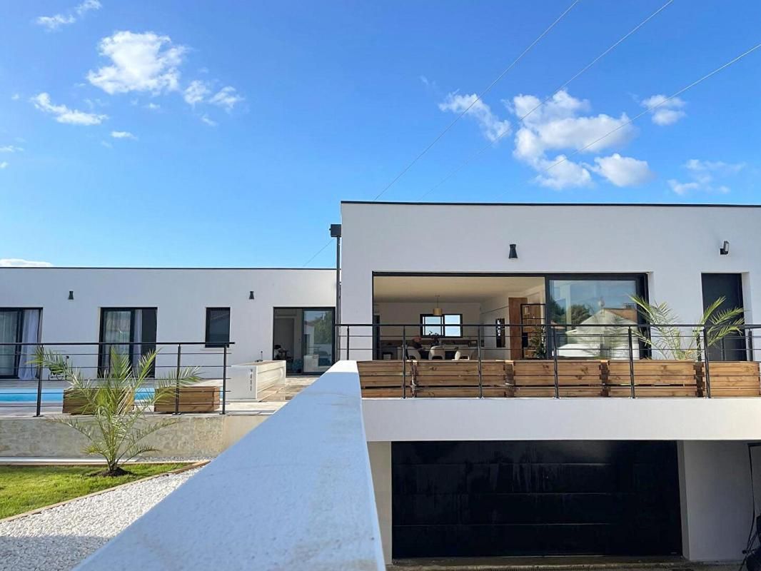 SAINT-SAUVEUR-D'AUNIS Villa d'architecte de 2024, 4 chambres 195 m2  piscine garage cuisine d'été 3