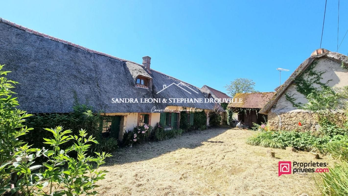 Charmantes Longères de 260 m², 11 pièces, 7 chambres, avec piscine, proche Nogent-le-Roi. Ref annonce 371271