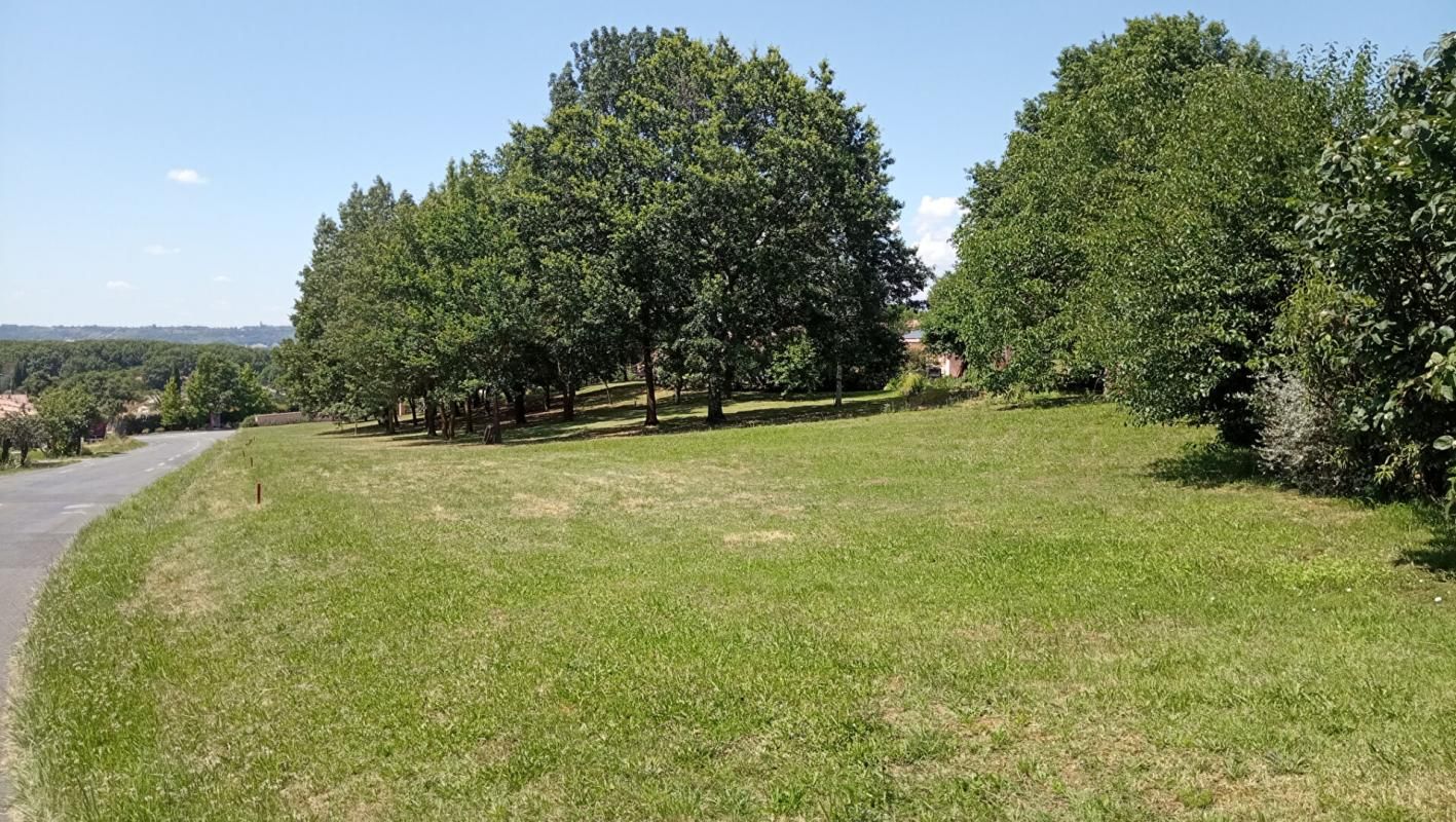 Terrain à bâtir de 1200 m2 - Cunac
