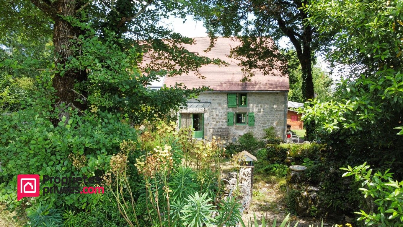 Maison en pierre rénovée à neuf dans un cadre naturel rare