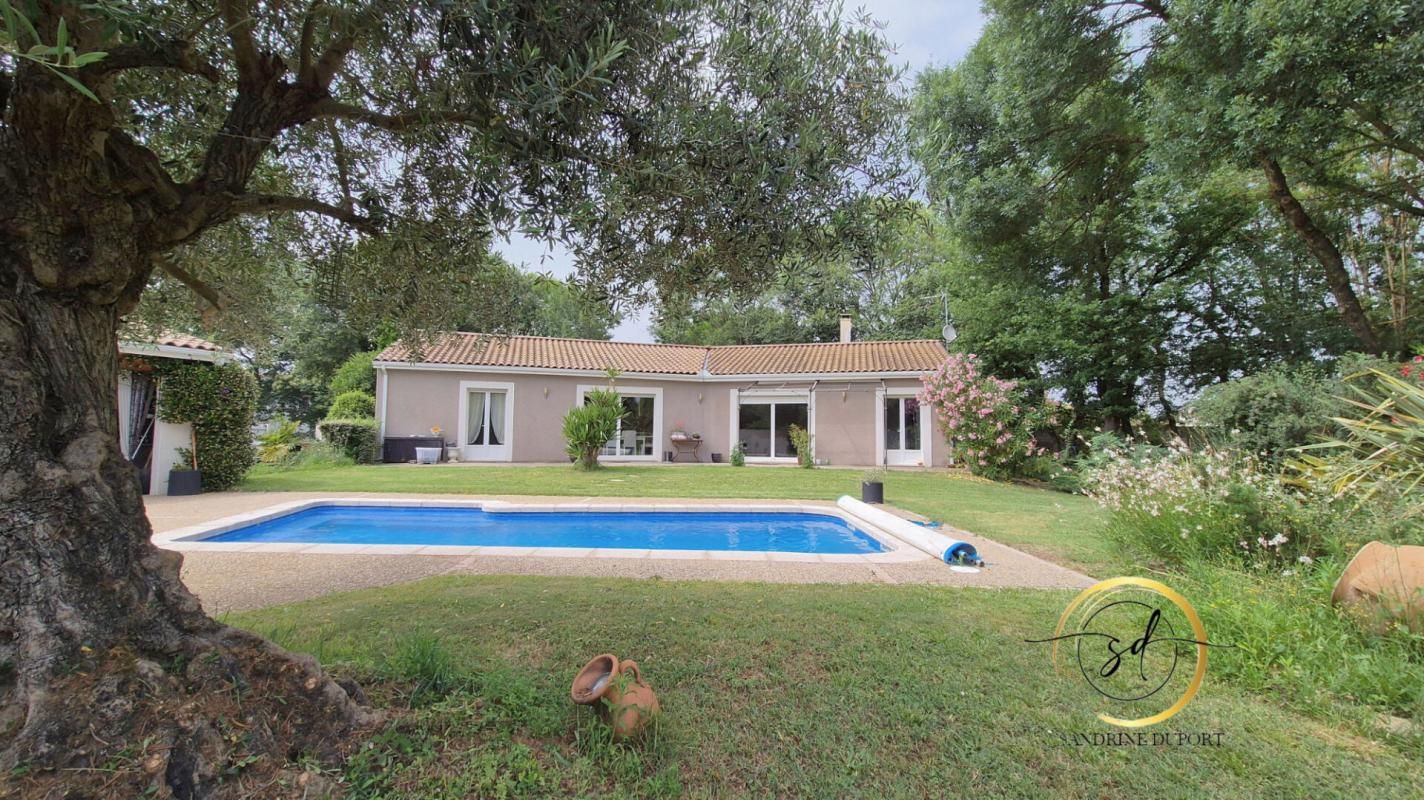 St Jean Du Falga villa T6 de 150 m2 piscine sans vis a vis terrain clos et arboré de 2757 m2