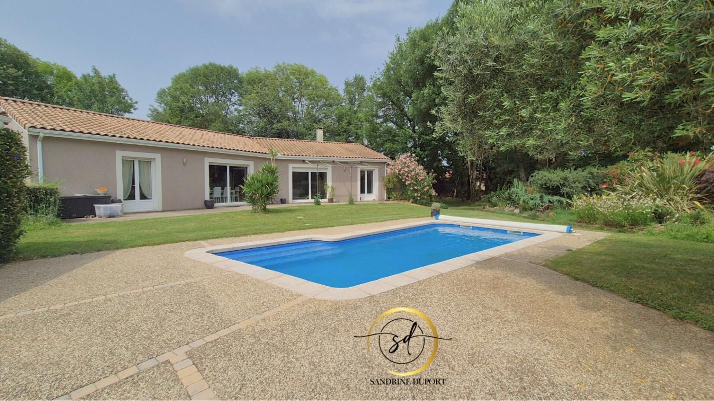 SAINT-JEAN-DU-FALGA St Jean Du Falga villa T6 de 150 m2 piscine sans vis a vis terrain clos et arboré de 2757 m2 2