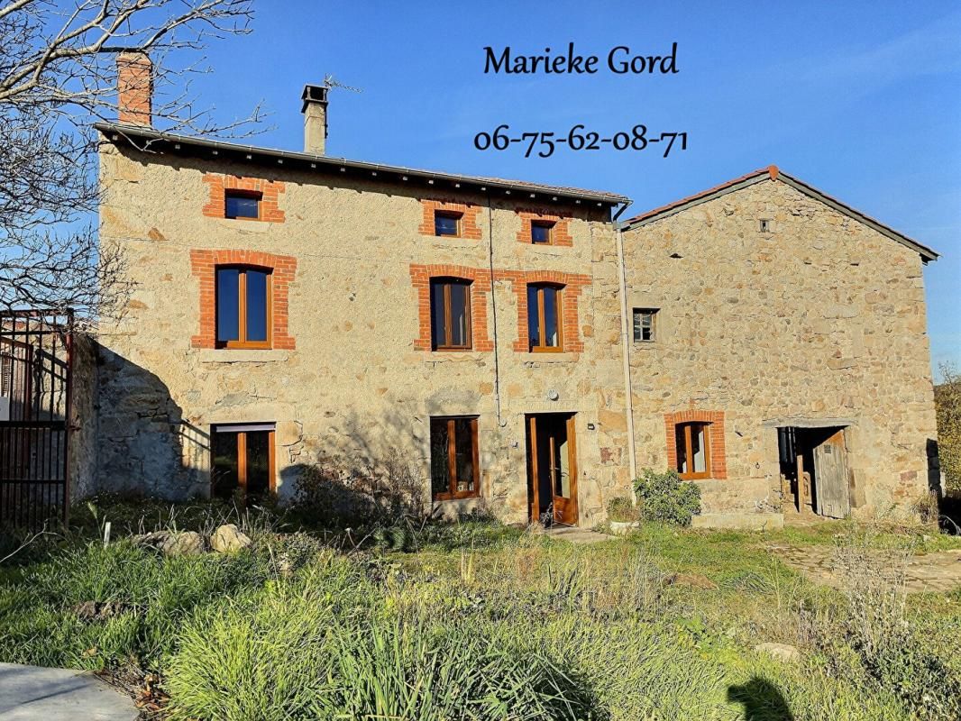 BOISSET 43500 Belle ferme à rénover de 124 m² habitable avec grange et écurie terrain 1400m²