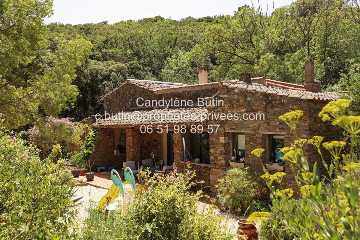 FAUGERES Domaine atypique dans un cadre naturel 3