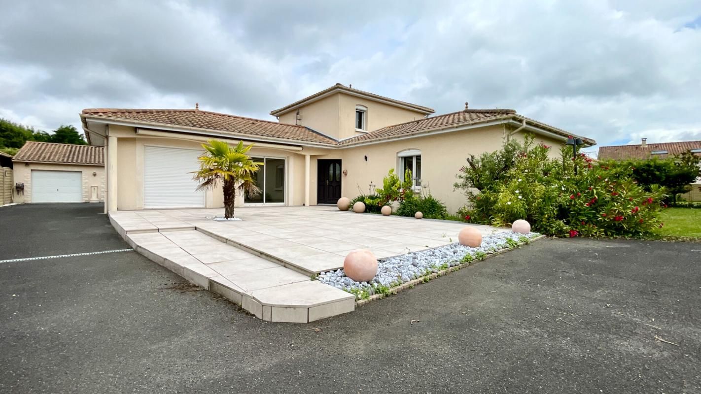 A VENDRE - MAISON 6 pièces - 44150 ANCENIS-ST-GEREON