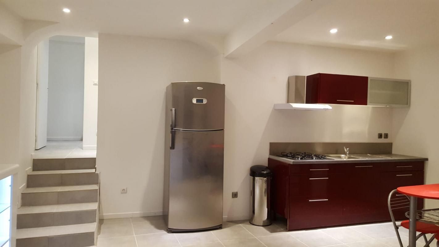 ISTRES Immeuble Istres 12 pièce(s) 380 m2 4