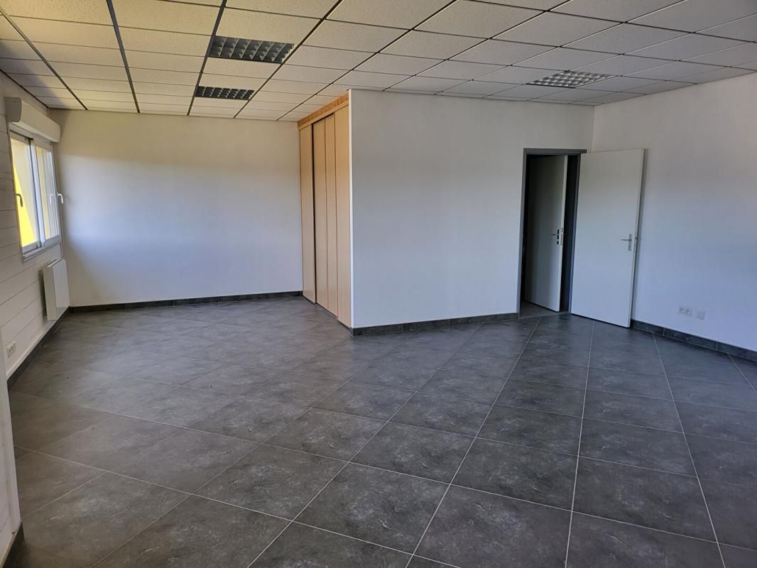 CHAMPAGNE 72470 CHAMPAGNÉ - BUREAUX 44 M² 2