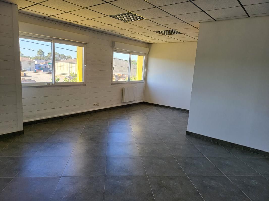 CHAMPAGNE 72470 CHAMPAGNÉ - BUREAUX 44 M² 3