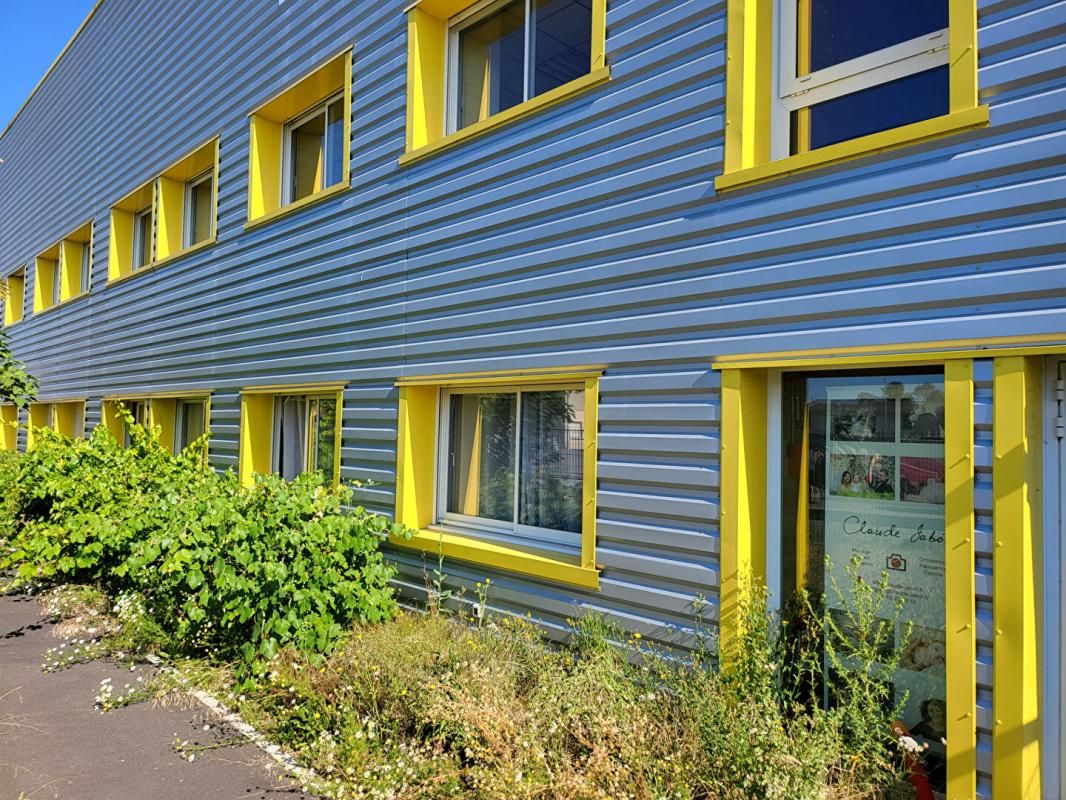 CHAMPAGNE 72470 CHAMPAGNÉ - BUREAUX 44 M² 4