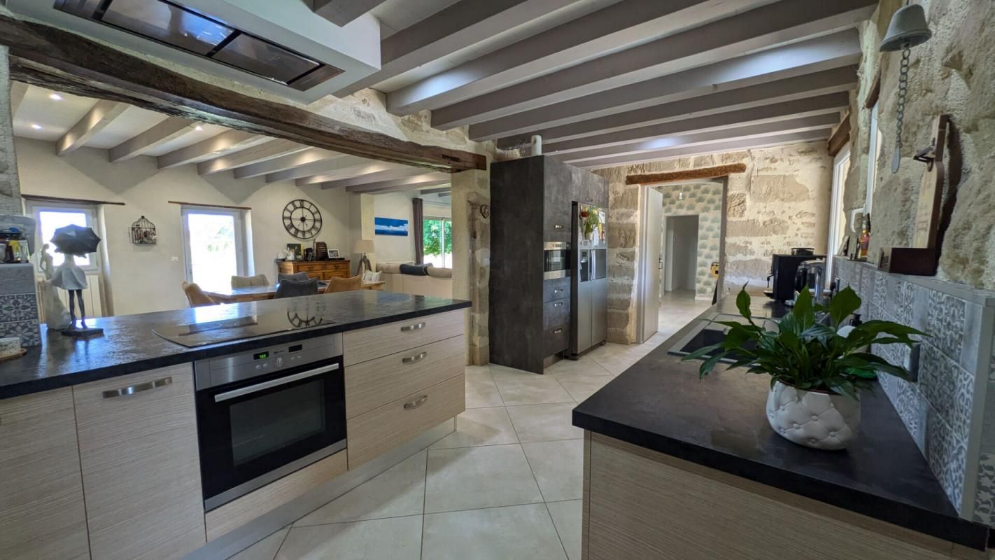 MARMANDE Ferme rénovée de 215 m2 avec 5 chambres, piscine, terrain de 4700m² 3