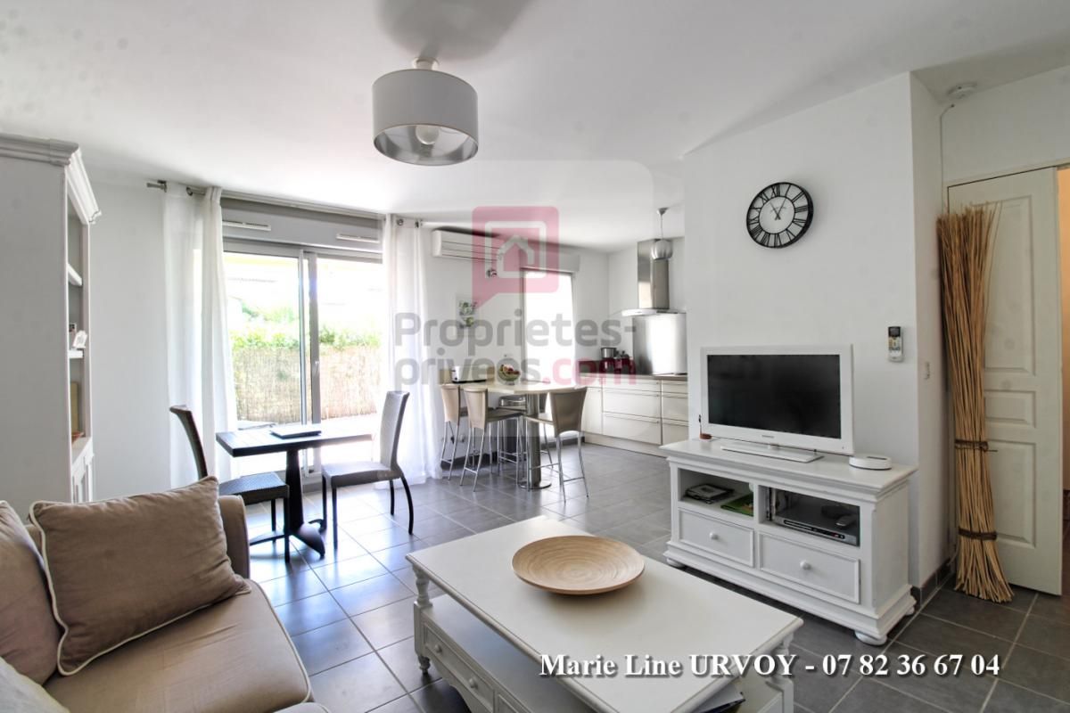 Appartement 60 m² en RDC - 2 chambres - Terrasse - Résidence sécurisée avec piscine. 2 places parking