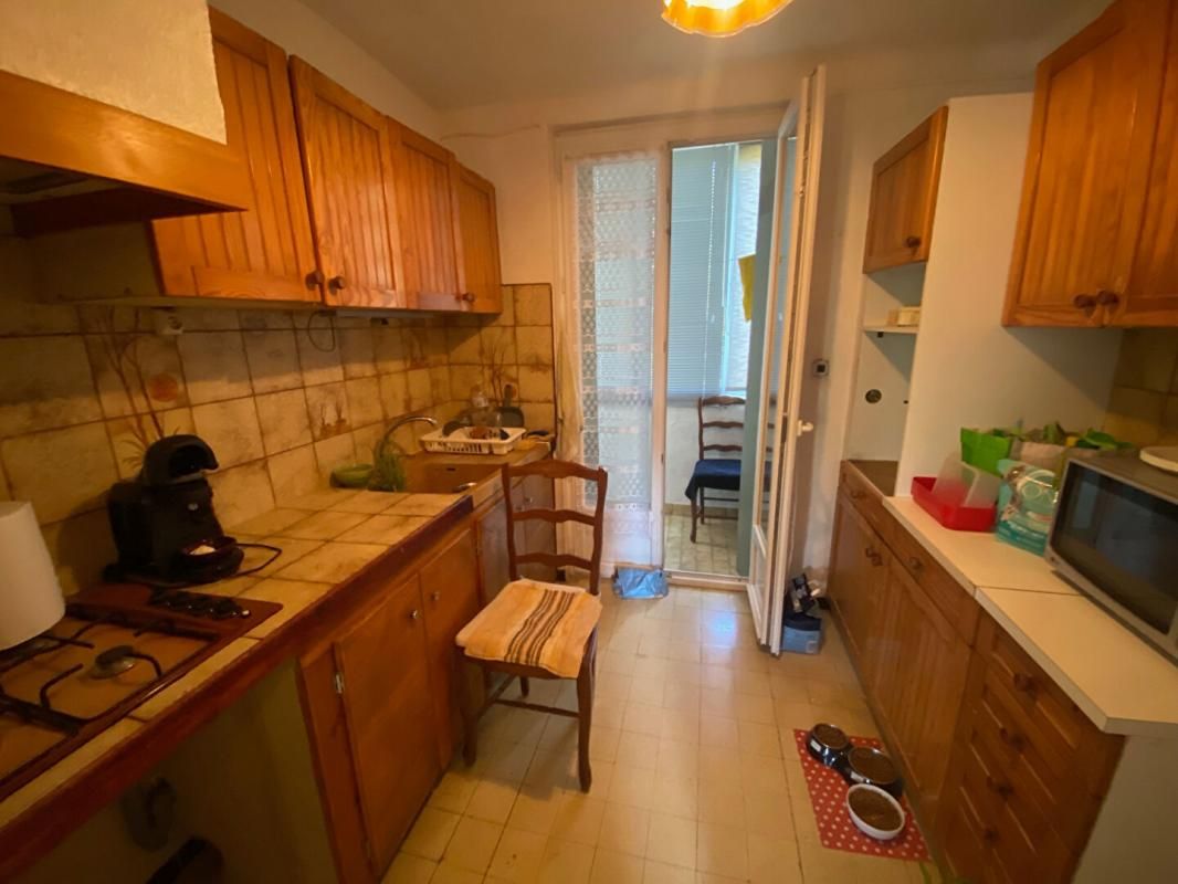 SALON-DE-PROVENCE Appartement Salon De Provence 5 pièces)71 m2 3
