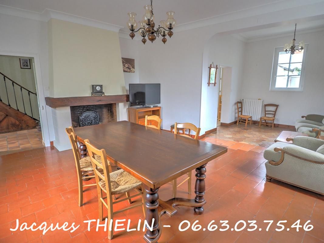 LONGUE-JUMELLES MAISON TRES SOIGNEE EN COEUR DE VILLE 4