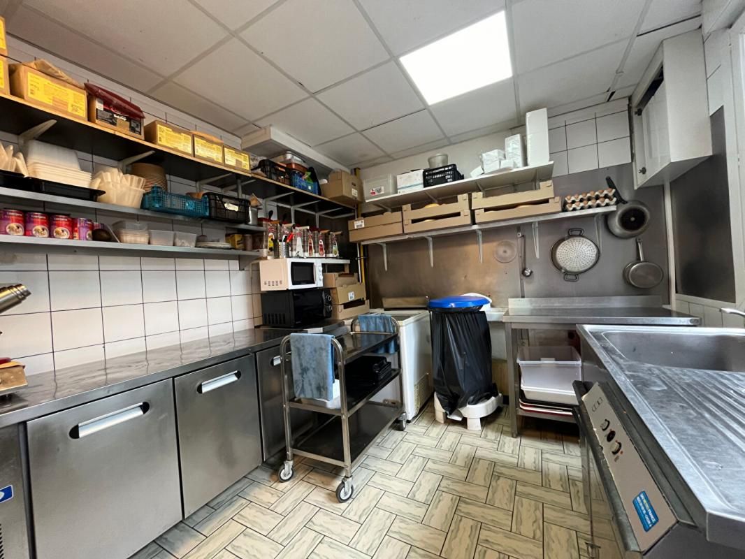 COMPIEGNE SECTEUR  COMPIEGNE - Restauration Rapide : EMPLACEMENT N° 1 avec Logement 4