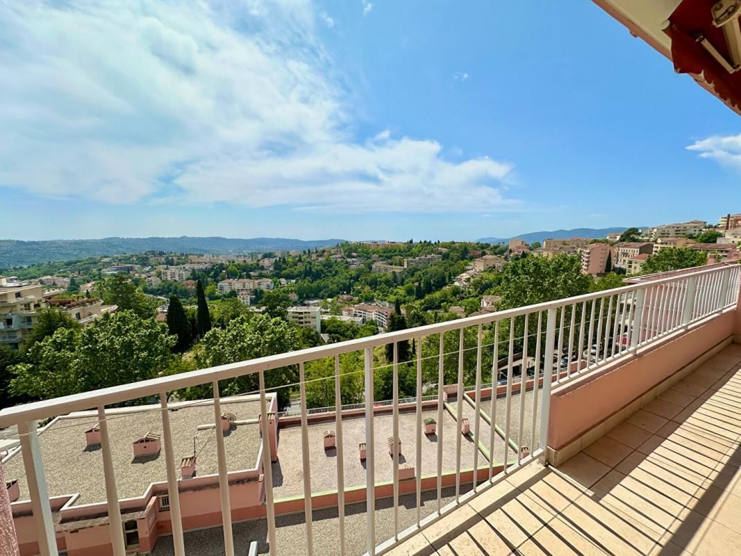 Appartement Grasse vue 180° aperçu mer 3P 64m2 traversant