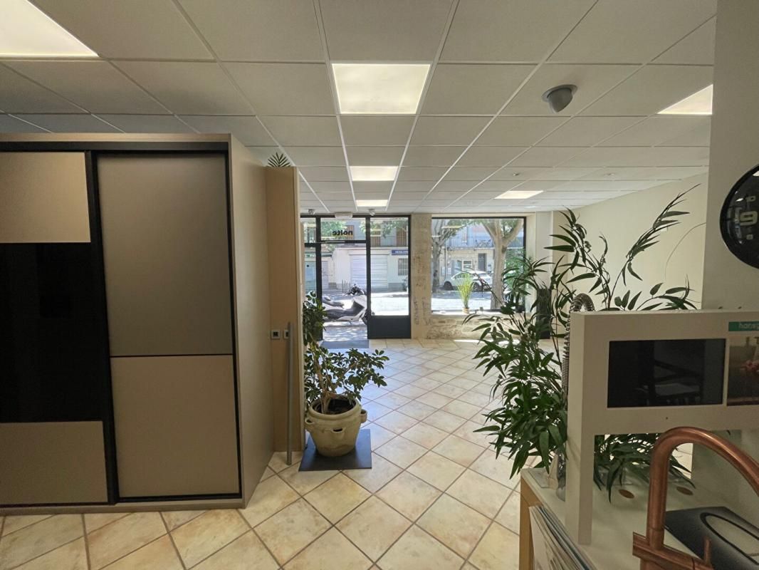 CARPENTRAS Carpentras 84200 -Local commercial avec belles vitrines, bureaux 120 m² 4