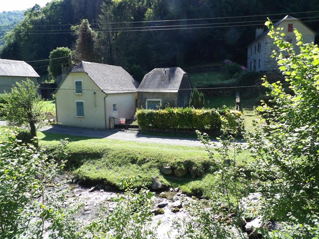 LOUVIE-SOUBIRON Maison Béarnaise avec garage en vallée de l'Ouzom 2