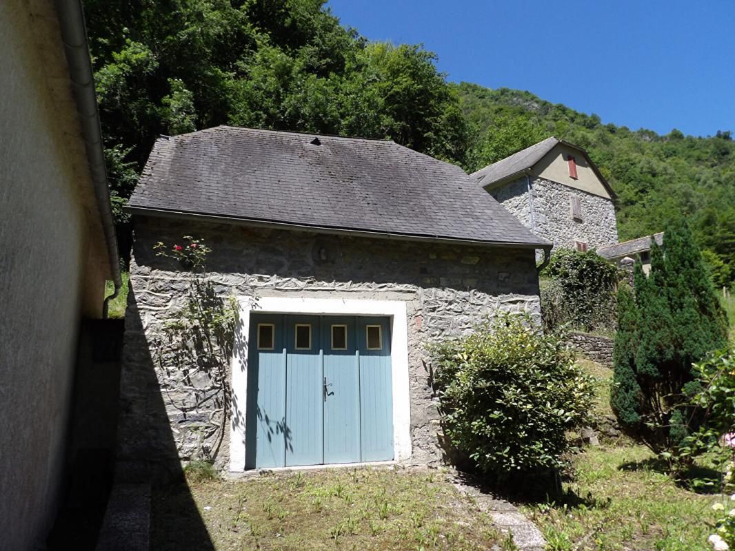 LOUVIE-SOUBIRON Maison Béarnaise avec garage en vallée de l'Ouzom 3