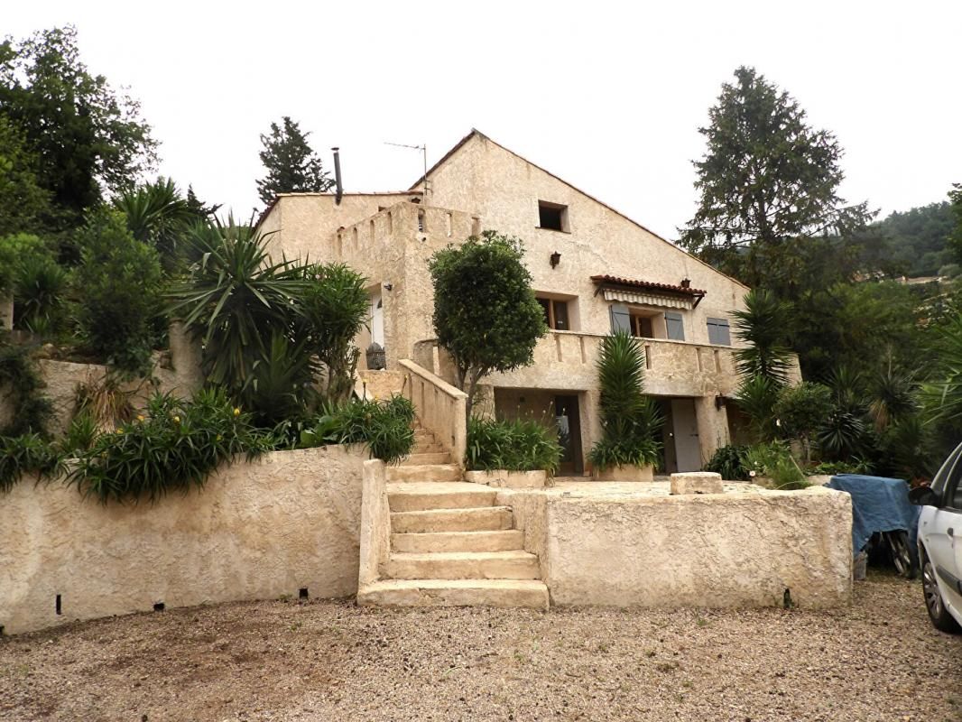 VENCE Propriété vue mer Vence comprenant 3 appartements piscine 2